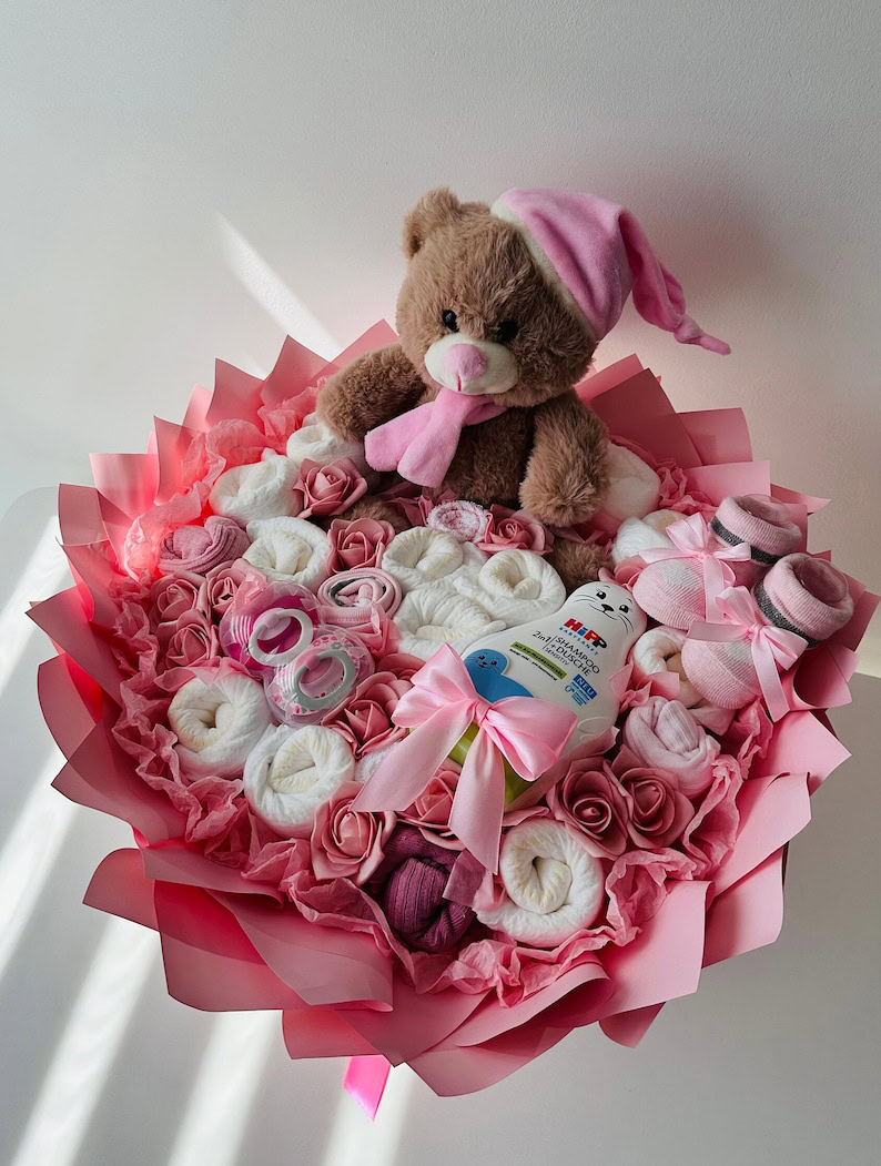 Make a memorable impression with a baby girl gift basket that’s packed with love! Explore a variety of creative ideas, from essentials to little luxuries, perfect for welcoming a new baby girl. 🌷 #GiftBasketIdeas #BabyShowerInspo