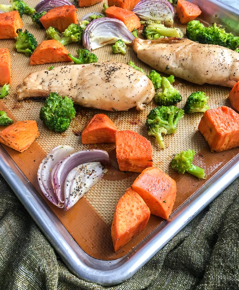 🍽️ Looking for a quick, delicious, and healthy dinner? Try our Balsamic Chicken Breasts with Roasted Sweet Potatoes and Broccoli! 🥦🍠 This gluten-free, sheet pan meal is perfect for busy midweek dinners. Let the chicken marinate overnight for max flavor, or just 30 mins if you're in a hurry. So easy and so tasty! 🌟 #HealthyEating #WeeknightMeals #SheetPanDinner