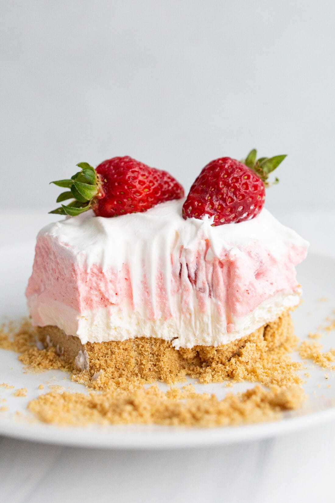 Say hello to layers of strawberry heaven! This Strawberry Lasagna features fresh strawberries, a creamy cheesecake layer, and a Golden Oreo crust, making it a fruity, no-bake delight. It’s the ultimate summer dessert—light, refreshing, and perfect for when it’s too hot to bake.