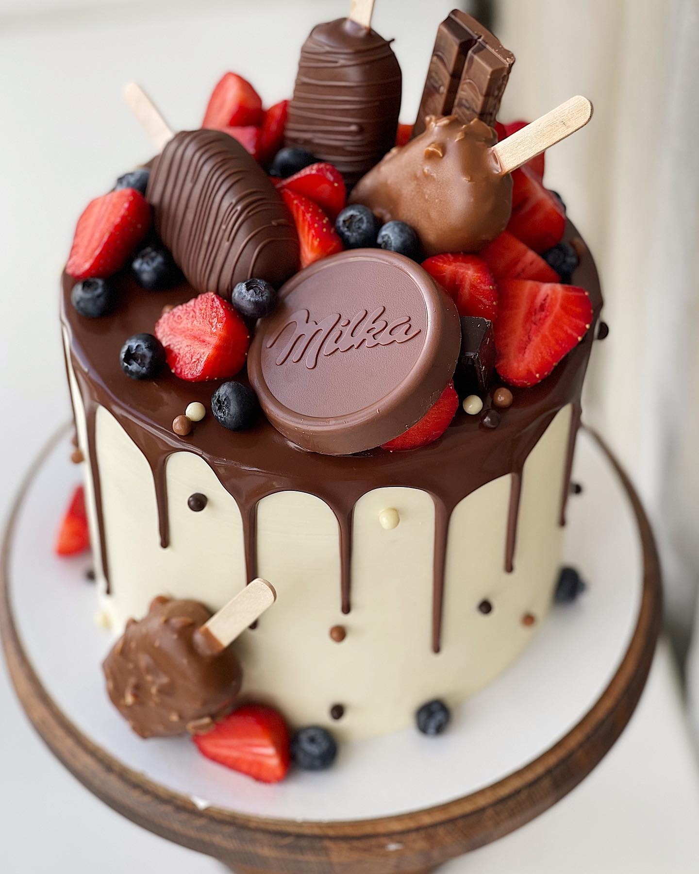 Add a touch of elegance and indulgence to your next party with these stunning chocolate drip cakes! Whether it's a birthday, wedding, or a casual get-together, these cakes are sure to impress. Rich, delicious, and beautifully decorated, they’re perfect for creating unforgettable moments. 🍰✨ #ChocolateLover #PartyInspiration