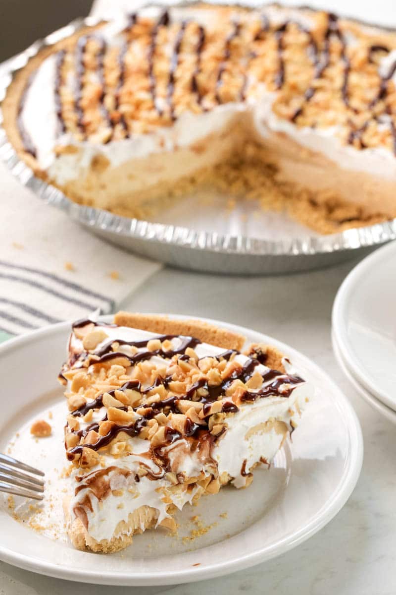 Calling all peanut butter lovers! This No-Bake Peanut Butter Pie is rich, creamy, and packed with peanut butter flavor. With a chocolate cookie crust and a smooth, peanut buttery filling, it’s a decadent dessert that’s perfect for those too-hot-to-bake days.