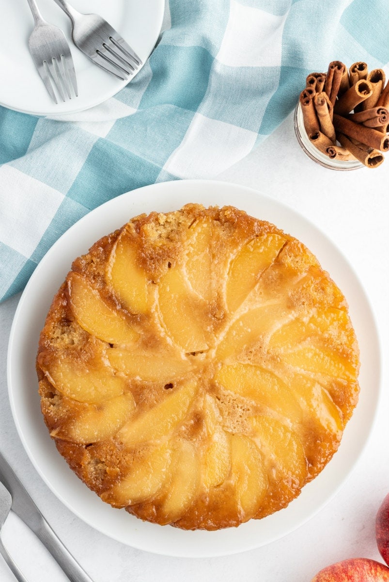 This Apple Cinnamon Upside-Down Cake is like a warm hug from your grandma. The comforting flavors of caramelized apples and cinnamon blend together to create a cozy, old-fashioned dessert that’s perfect for fall or anytime you need a little extra warmth in your life.