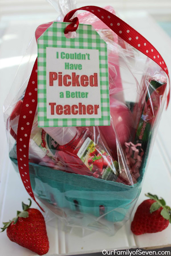 Make this Christmas unforgettable for your teachers with DIY gift baskets! Find inspiration for assembling the perfect blend of treats, supplies, and personalized touches. Show your appreciation with a homemade basket that's both thoughtful and festive! 🎁✨ #DIYGifts #TeacherAppreciation #ChristmasCrafts