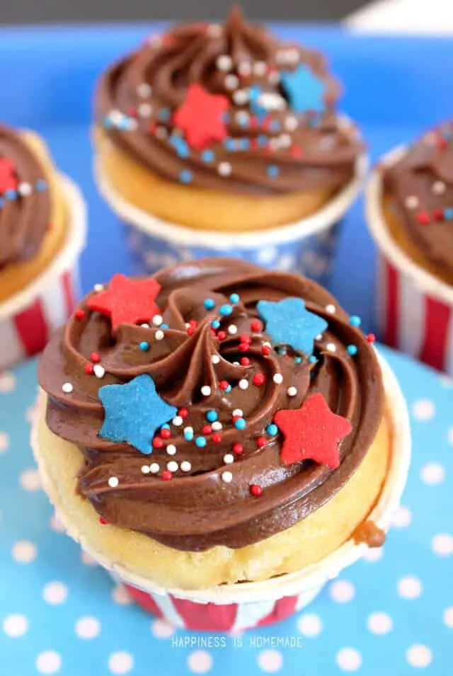  4th of July Surprise Cupcakes