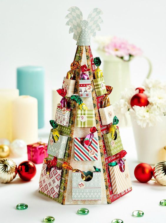 Ooh this Christmas Tree Advent Calendar is GORGEOUS! Off to gather up some pretty papers!