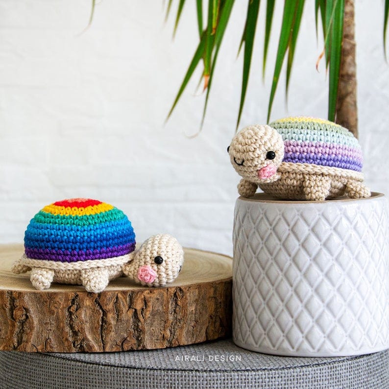 Make this pair of crochet tortoises to keep you company on your desk