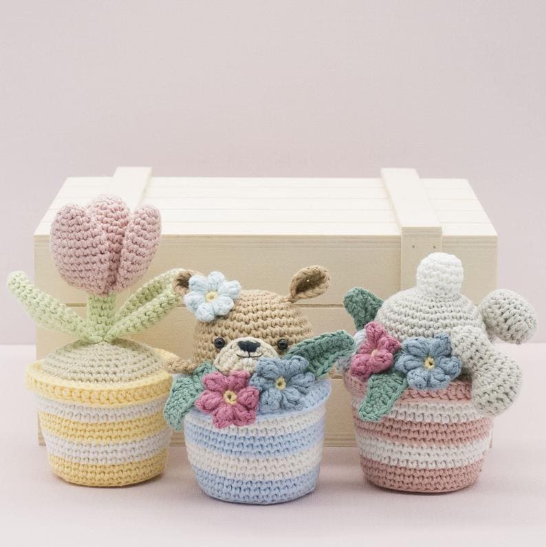 This crochet pattern works up quickly and these plant pots make a wonderful spring gift