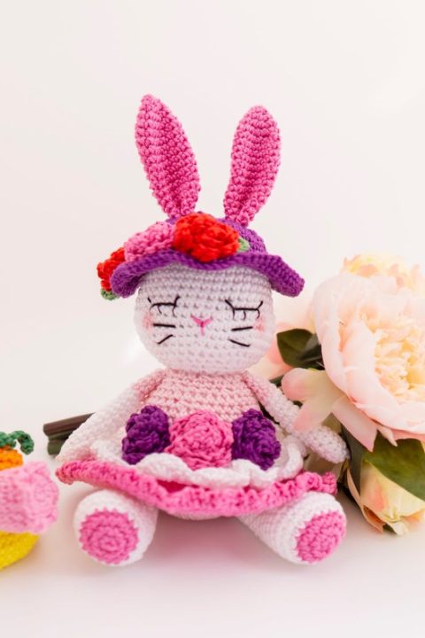 This super sweet amigurumi bunny is going to make a child very happy this Easter!