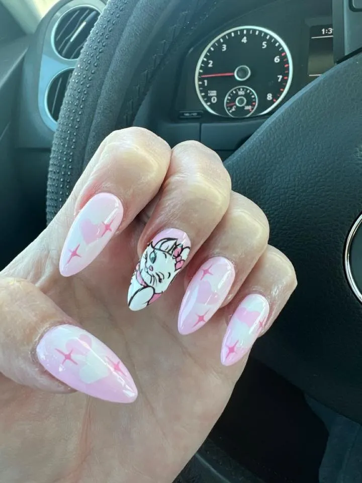 These pink and white nails feature soft pastel tones, dainty sparkles, and a cute Marie design that’s simply adorable. Sweet, girly, and perfect for anyone who loves pretty pink Disney nails.
