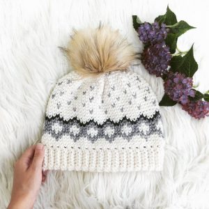 This tapestry beanie crochet pattern is so CUTE and the pattern is simple enough for beginners to follow!