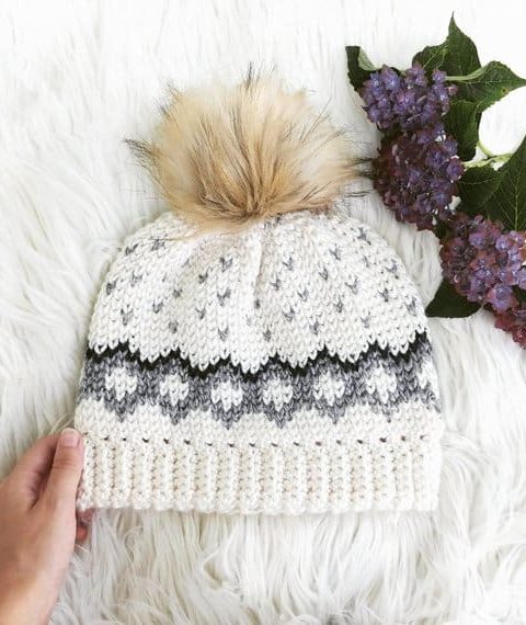 This tapestry beanie crochet pattern is so CUTE and the pattern is simple enough for beginners to follow!