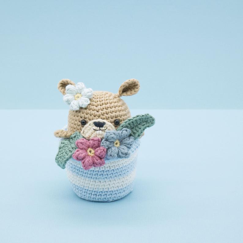 Gopher in a plant pot crochet pattern