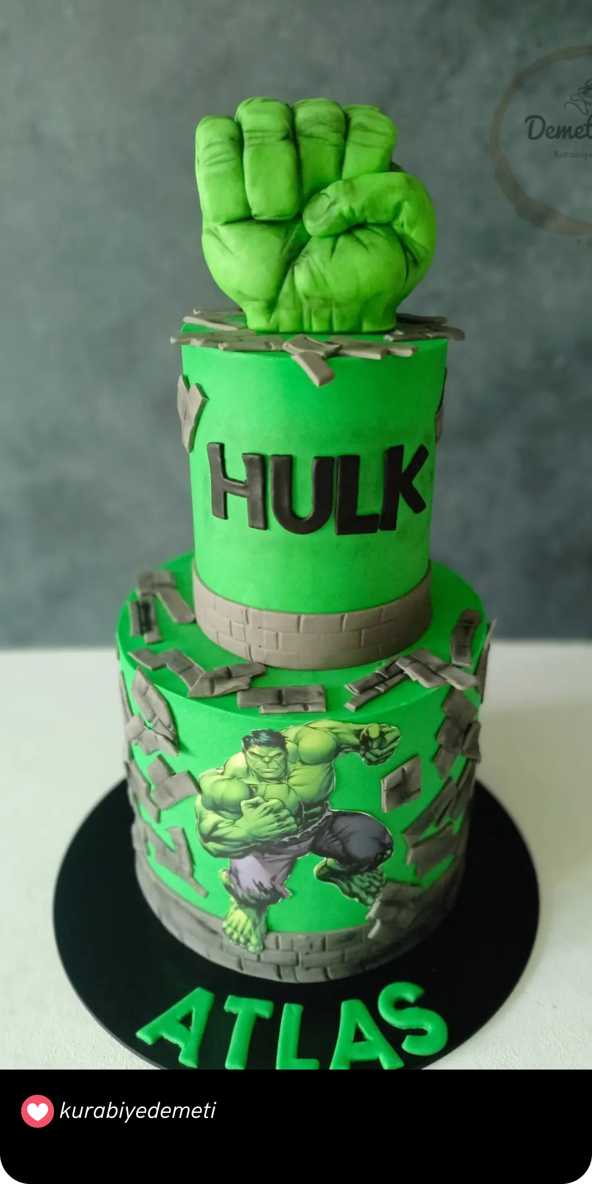 Smash into this incredible Hulk cake, featuring a giant green fist bursting out of the top! With its intense colors and comic book vibe, this cake is perfect for anyone who’s a fan of superheroes and wants a birthday filled with action-packed fun.