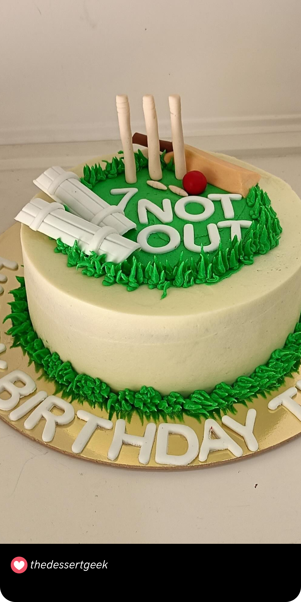 Howzat! This cake is ideal for any cricket lover, featuring a mini bat, ball, and stumps right on top. The vibrant green grass effect and playful design make it a great pick for someone who’s always up for a game of cricket.