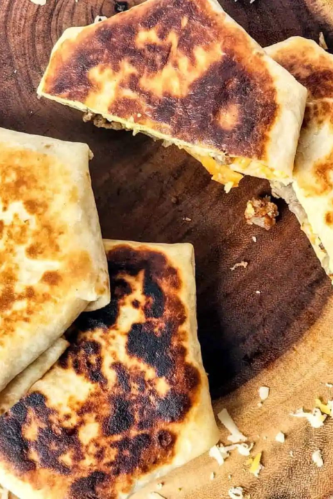 Mornings made easy! ?✨ Batch cook these delicious TikTok inspired breakfast crunch wraps and start every day with a smile (and a full stomach)! ??