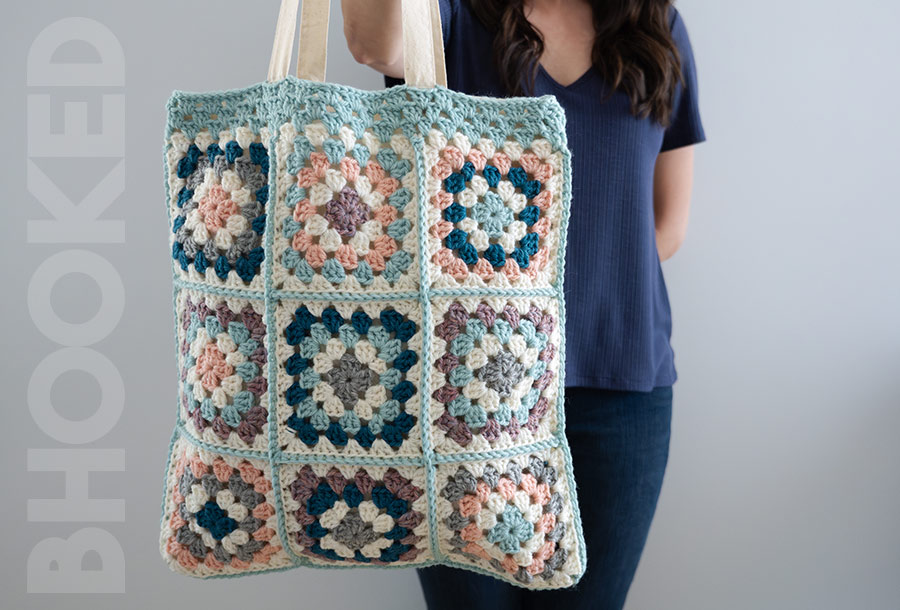 You’ll need a canvas tote bag and your granny square stash to copy this cute idea