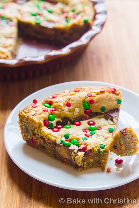 Confession time: I HATE baking cookies - but this Cookie PIE? Oh yes I can handle that!