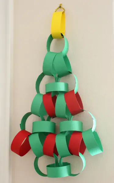 What a BRILLIANT idea of using paper chains to create a tree shaped advent calendar!