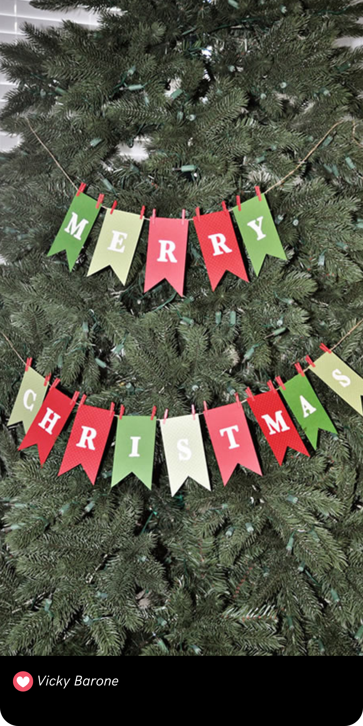 Get crafty this Christmas with these beautiful DIY garland ideas! From minimalistic to extravagant, there's a style for everyone. Make your holiday decor stand out with these personal touches! ✨🎨 #ChristmasInspiration #DIYHolidayDecor