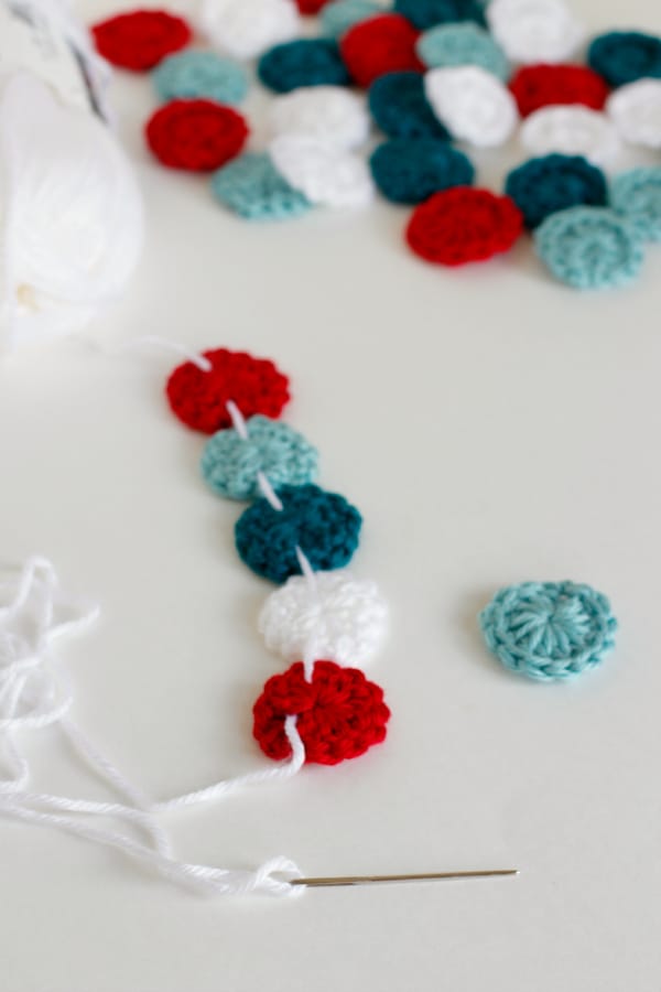 Christmas Garlands {Free crochet patterns for the Holidays}