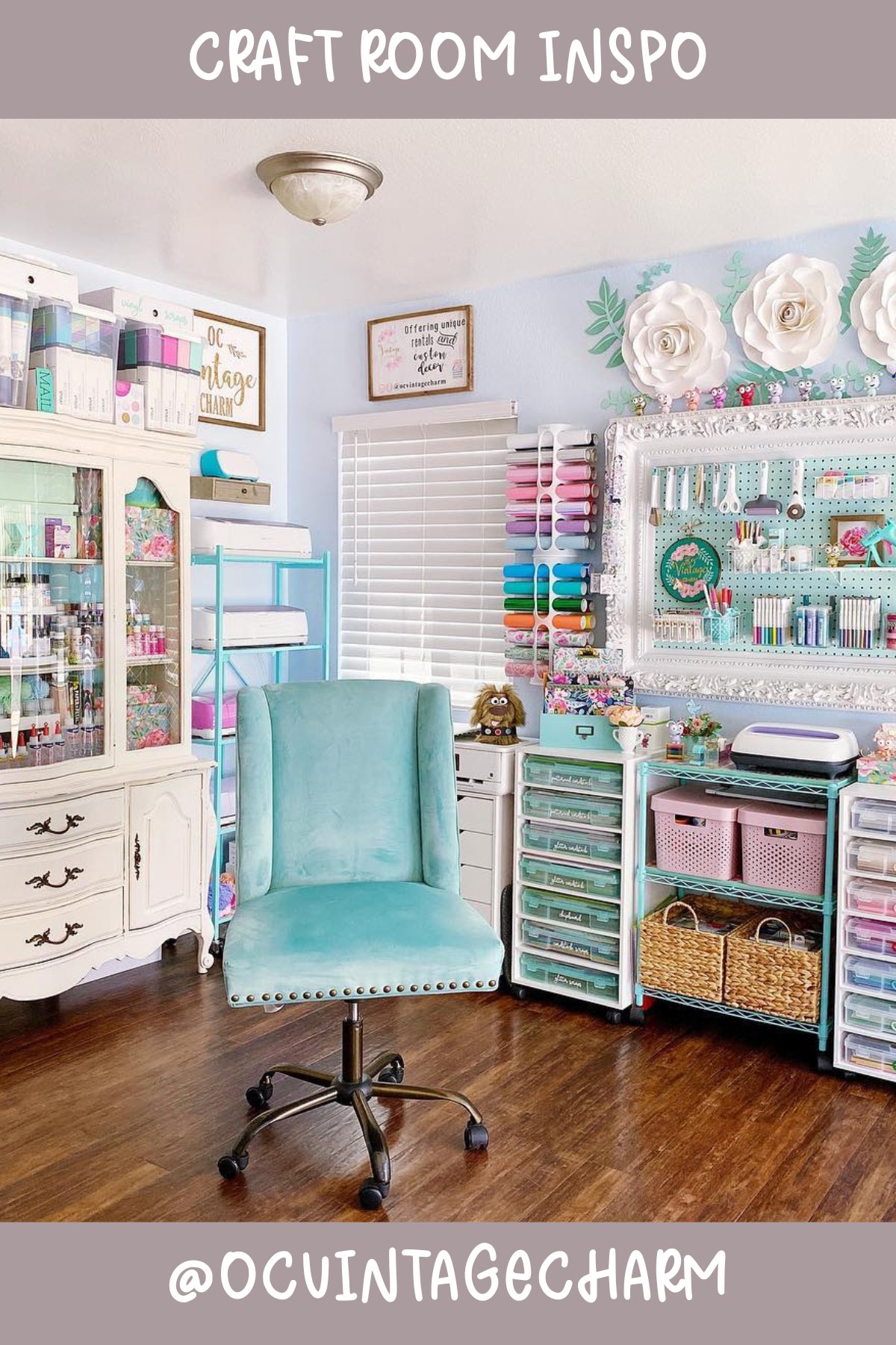 @ocvintagecharm – A mix of vintage charm and craft room goals! The stunning turquoise chair and storage drawers are organized to perfection. The oversized paper flowers on the wall add a lovely, whimsical touch to this cozy corner.