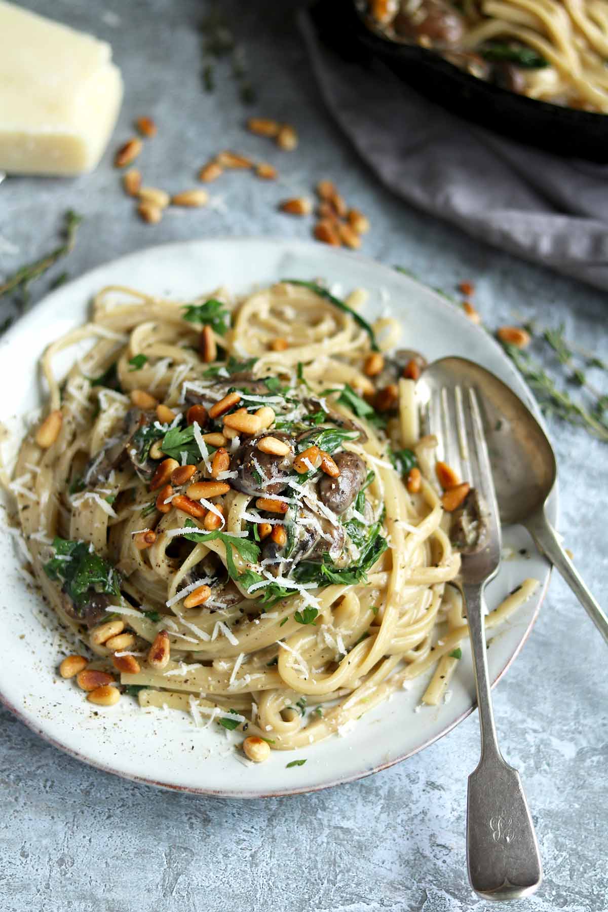 This vegetarian pasta dish is creamy, comforting, and loaded with earthy mushrooms and fresh spinach. It’s perfect for Meatless Monday.