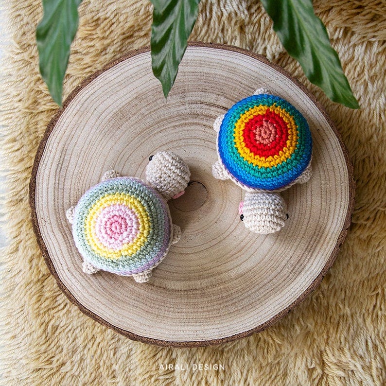 Amigurumi rainbow tortoise - easy to follow crochet pattern