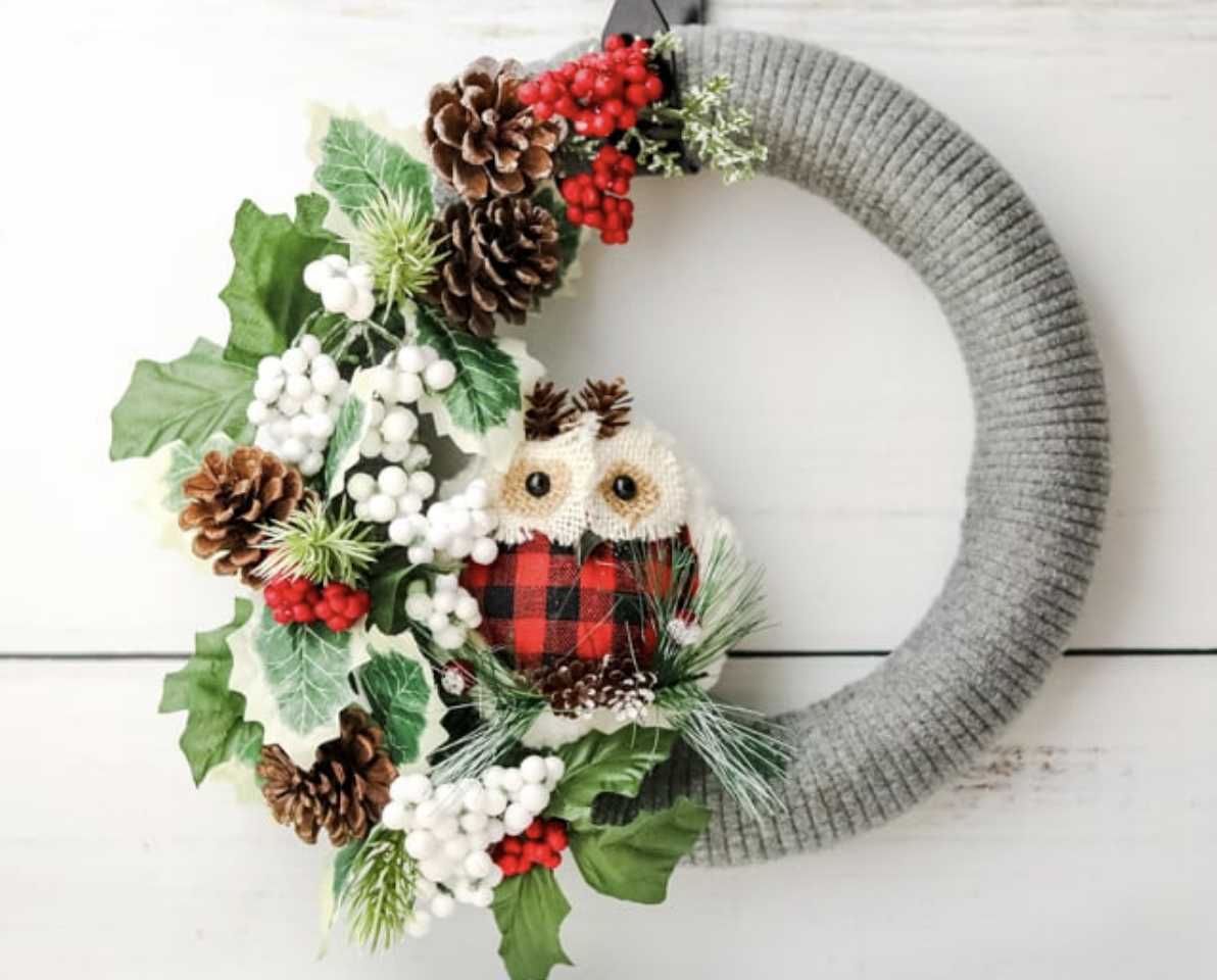 For a cozy, eco-friendly option, this upcycled sweater wreath is warm and charming! It’s a great way to repurpose old sweaters and add texture to your decor. Learn more.