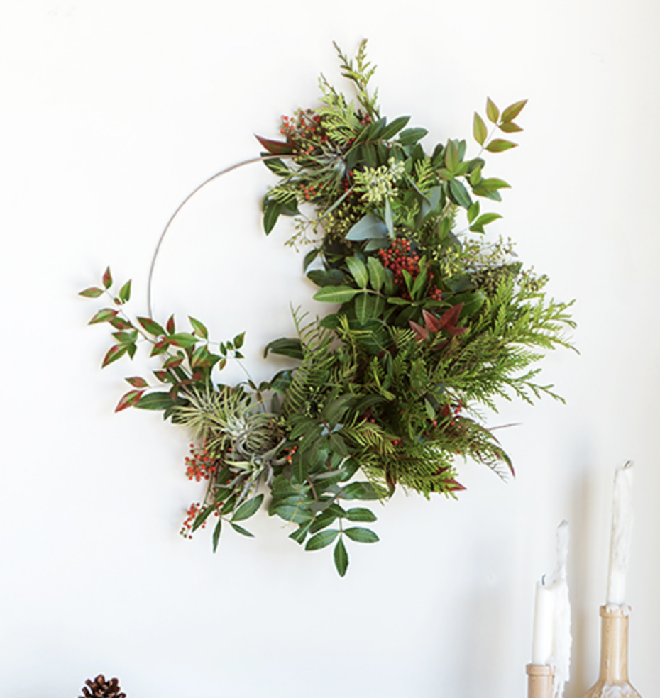 This minimalist evergreen wreath keeps it classic with a lush, green design. It’s simple, natural, and timeless for any style. Check it out here.