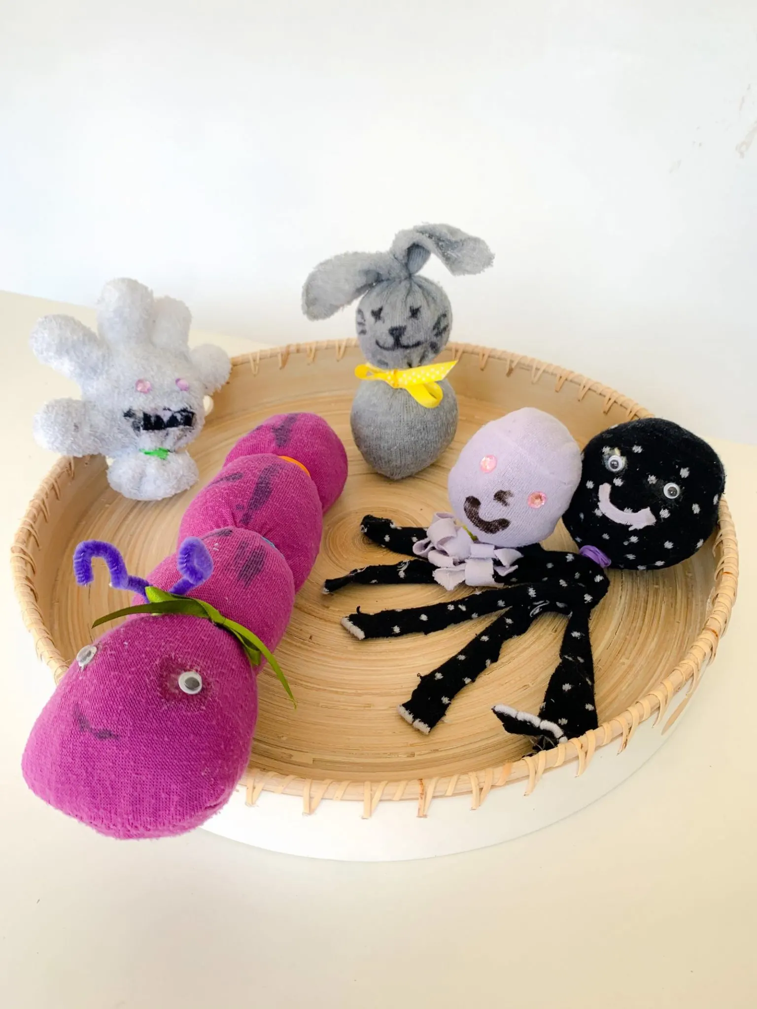 How to Make Simple No-Sew Sock Puppets