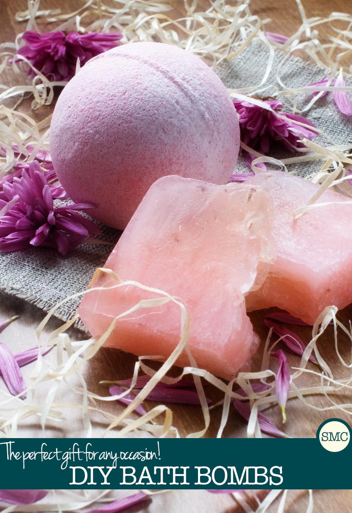 These DIY bath bombs look so easy to make - I'm going to make them for Christmas gifts this year!