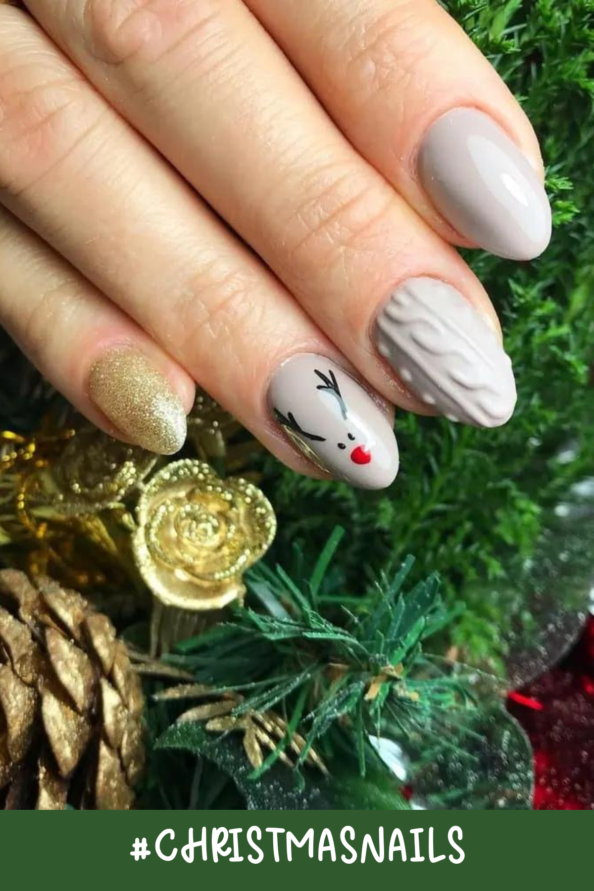 Look at that adorable reindeer! Combined with a knit sweater texture and a pop of gold sparkle, these nails bring together all the cozy vibes of the Christmas season. So playful and stylish!