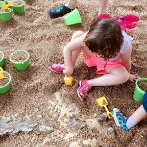 And the aim of the game is to dig and dig until you find dinosaur bones!