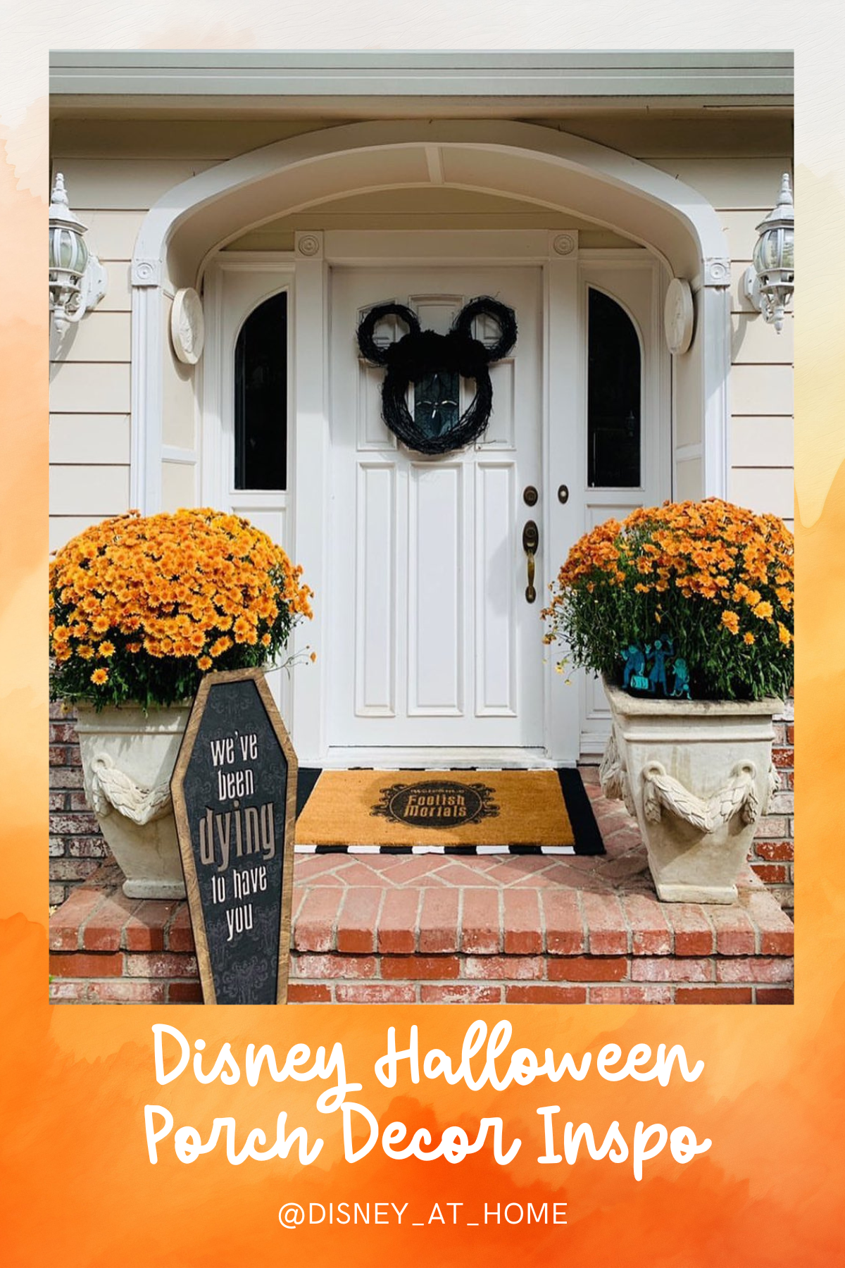 Classic Mickey Wreath: A simple yet elegant design, featuring a Mickey-shaped wreath against a white door, with a playful nod to Disney’s Haunted Mansion. The cheerful flowers and Halloween welcome sign balance spookiness with charm.