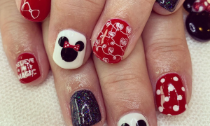 🎨💅 Looking to add some Disney style to your fingers and toes for your vacation this year? From classic Mickey ears to sparkly princess vibes, these Disney nails will give you all the feels. 😍👸