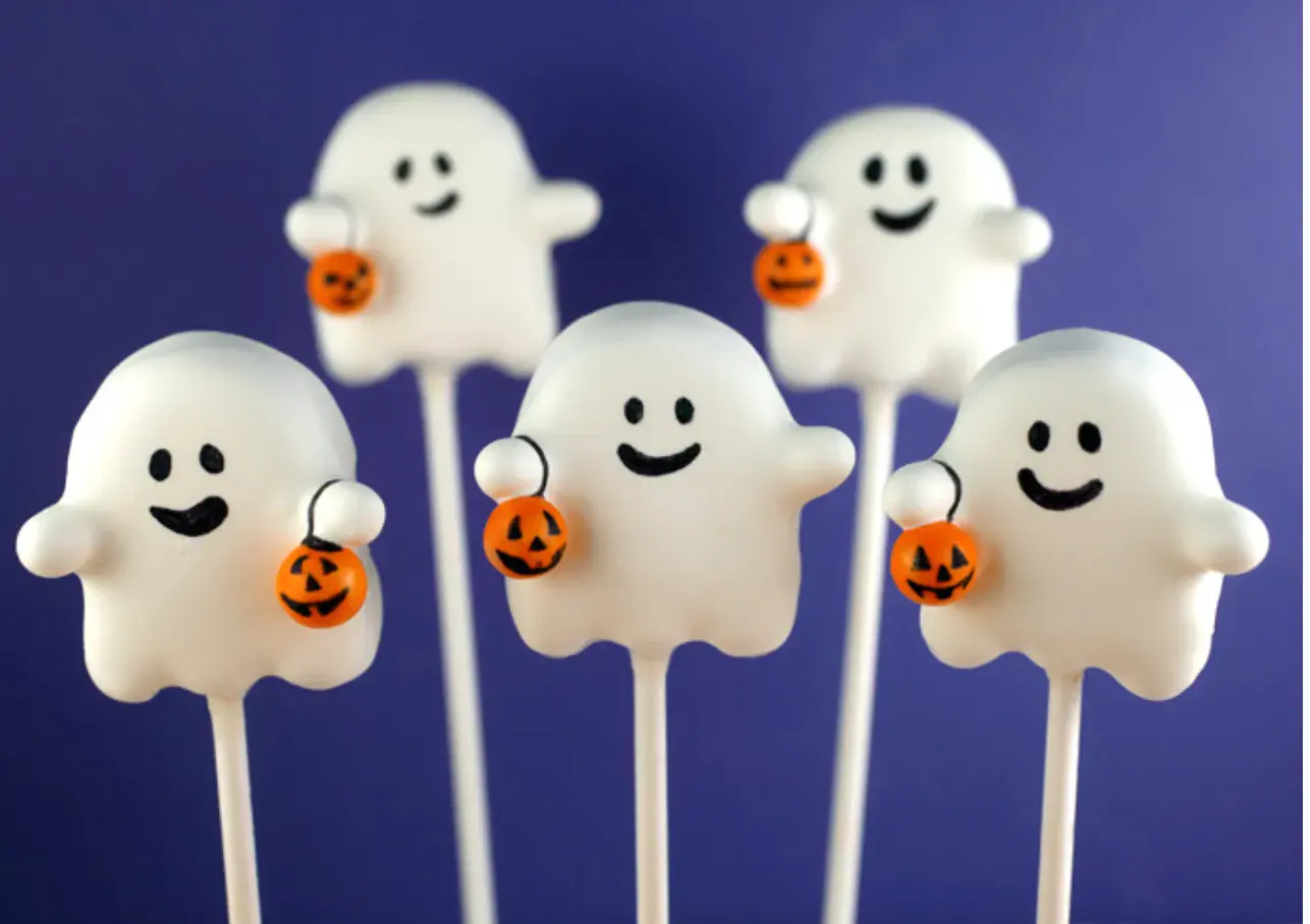 Ghost Cake Pops – These adorable little ghosts come complete with happy faces and tiny pumpkin buckets, perfect for a not-too-scary Halloween party.