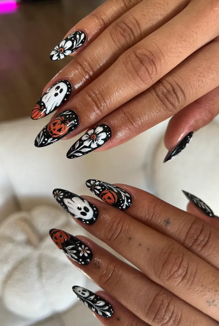 9. Pumpkin Patch Ghosts 🎃👻This set doubles down on those gothic garden vibes—only this time with extra drama. Long black nails become the backdrop for bold white ghosts, jack-o’-lanterns, and whimsical daisies. It’s spooky yet elegant, and honestly? It might just be the ultimate inspo if you’re looking to make a statement this Halloween.