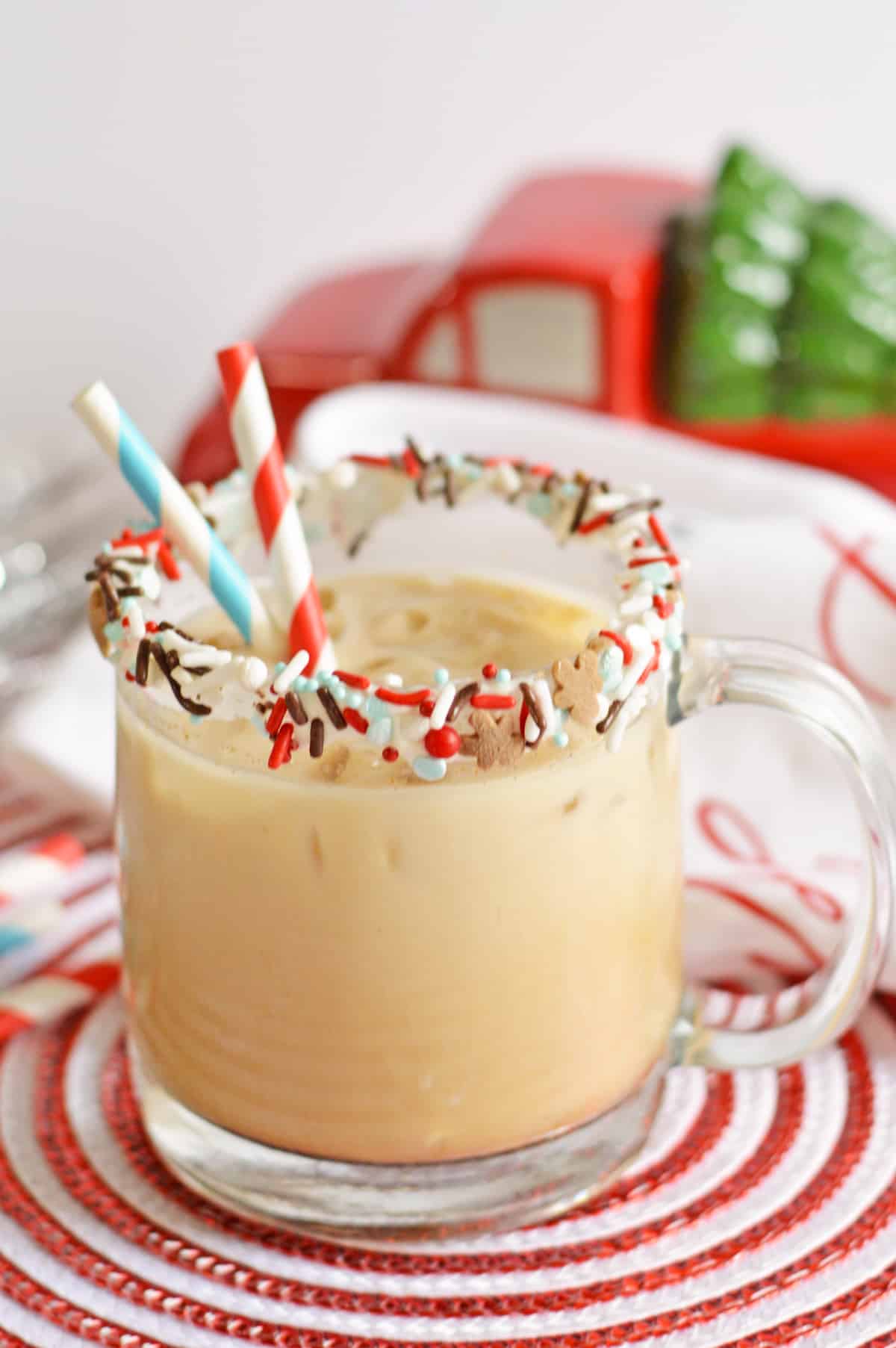 Tasting like a gingerbread cookie in a glass, this creamy cocktail is sweet, spiced, and guaranteed to bring a smile to your face. Ideal for a cozy night in with friends or family.