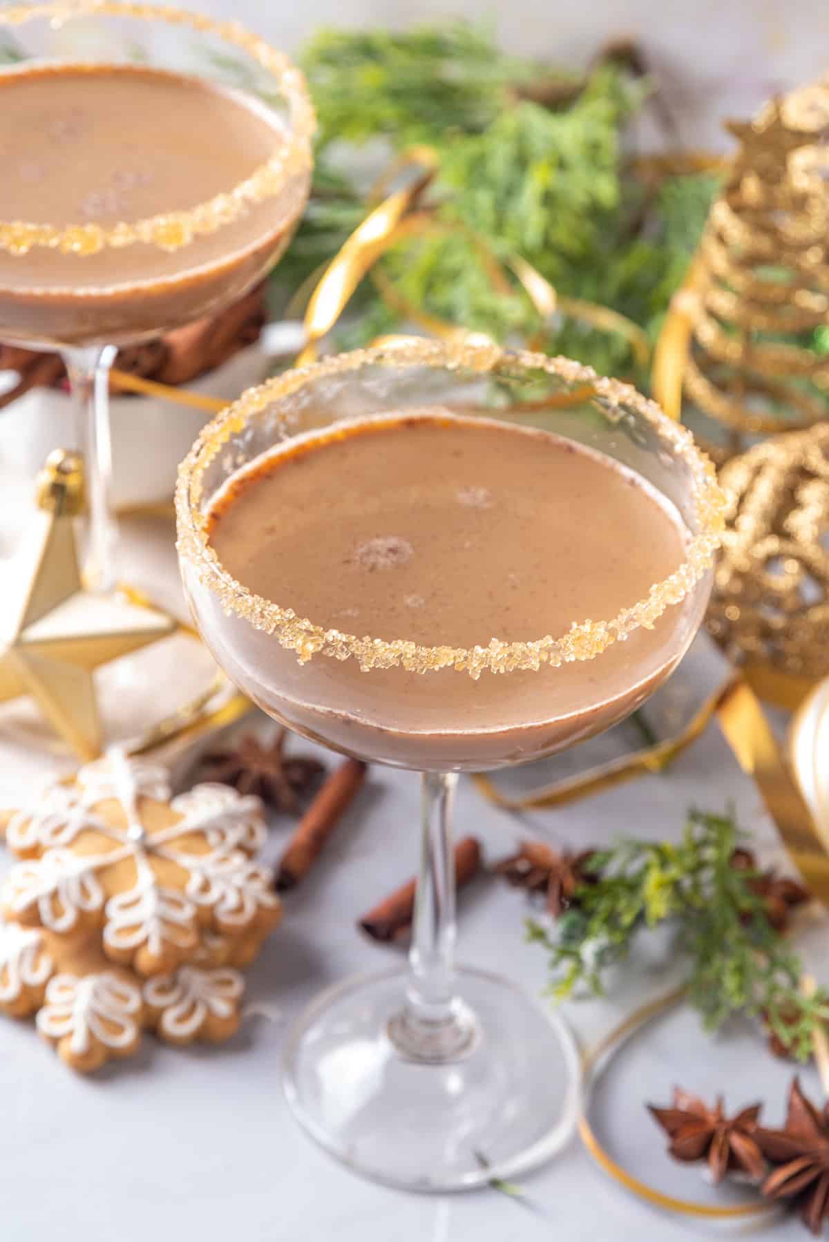 This gingerbread martini from Howdy Kitchen is creamy, sweet, and spiced with all the flavors of a classic holiday treat. It’s the perfect cocktail to kick off your seasonal celebrations or serve as a festive dessert drink.