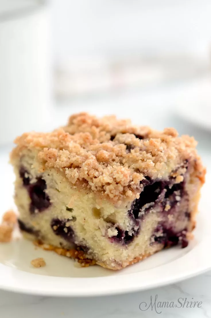 This gluten-free blueberry coffee cake has a tender crumb and is bursting with blueberries and a yummy cinnamon streusel topping. It’s a delicious treat for breakfast, brunch, or coffee time.