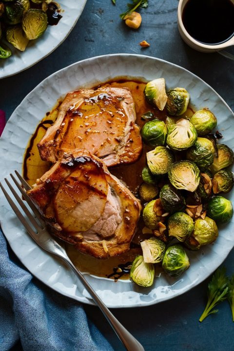 Experience the ultimate taste sensation with our Savory Maple-Balsamic Boneless Pork Chops! This recipe combines the sweetness of maple syrup with the boldness of balsamic vinegar, creating a dish that’s both elegant and delicious. ?️