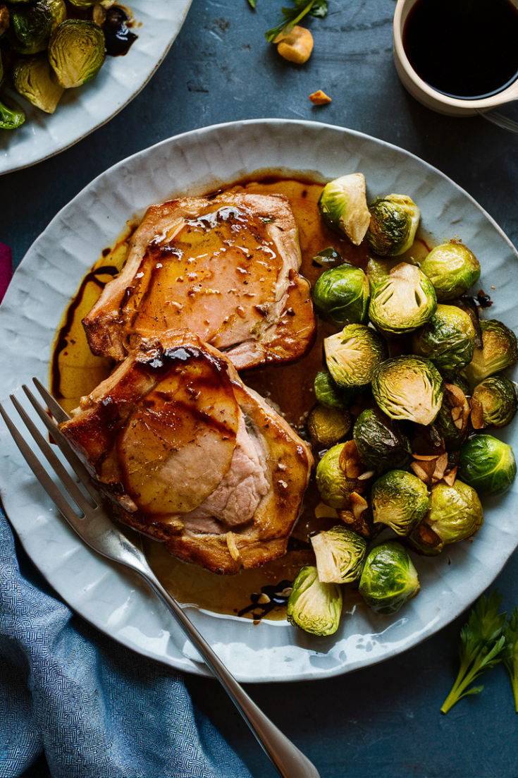 Experience the ultimate taste sensation with our Savory Maple-Balsamic Boneless Pork Chops! This recipe combines the sweetness of maple syrup with the boldness of balsamic vinegar, creating a dish that’s both elegant and delicious. 🍽️