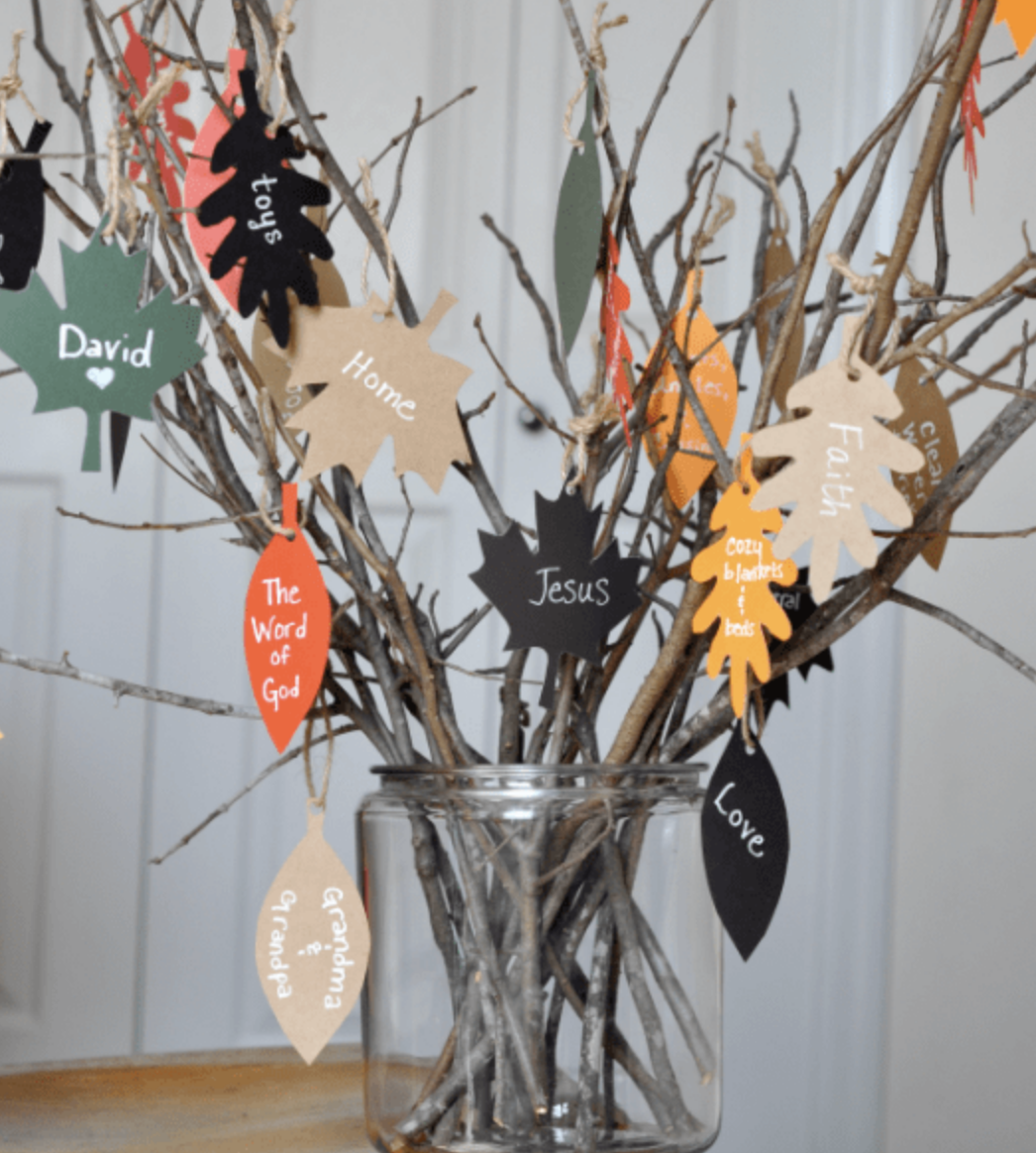 Bring nature and gratitude indoors with this stunning yet simple thankful tree. Kids can add leaves to the branches, each representing something they’re thankful for. It’s a chic craft that doubles as home decor, perfect for families who love elegant yet meaningful projects.