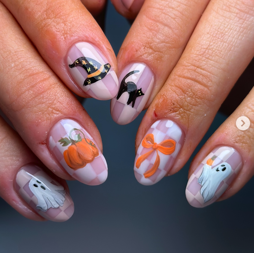 Classic Halloween Mix – Witch hats, pumpkins, black cats, and bows on soft plaid nails—perfectly festive.