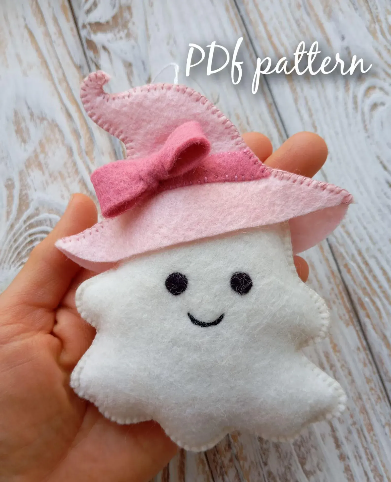How adorable is this little ghost in her pink witch’s hat? 💖👻 This PDF felt sewing pattern is completely hand-stitched—no sewing machine needed—making it a perfect project for beginners or a cozy evening craft. The finished ornament measures about 5 inches tall, just the right size to hang on a Halloween tree, add to a garland, or tuck into treat bags as a handmade surprise. With step-by-step instructions and an instant download, you’ll be stitching your own pastel-spooky décor in no time. A must-make if you love a softer, cuter take on Halloween style! 🎃✨