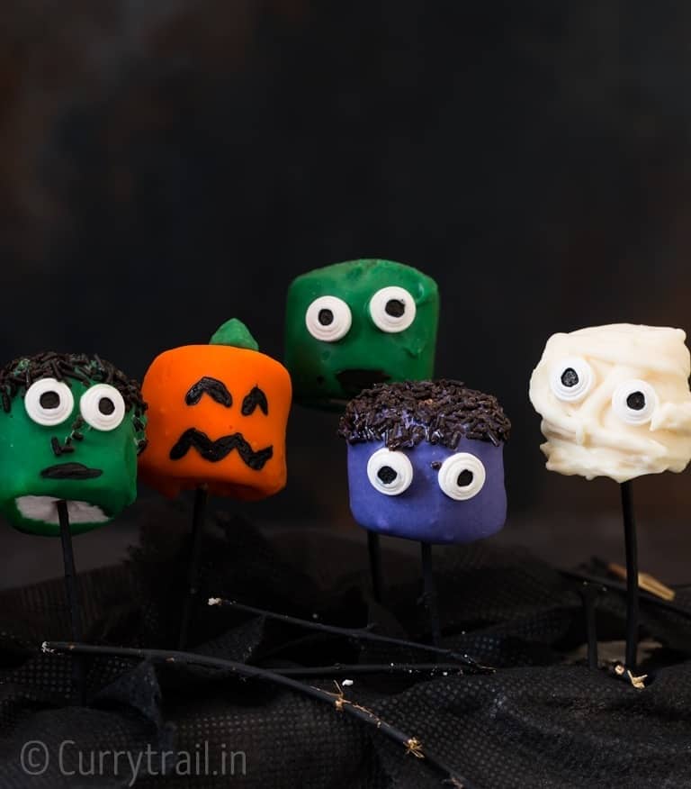 Halloween Marshmallow Pops