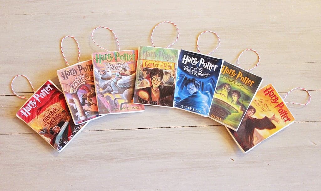 These teeny Harry Potter book cover ornaments are so clever, and adorably cute. You’ll need some Crayola Model Magic and a hot glue gun.