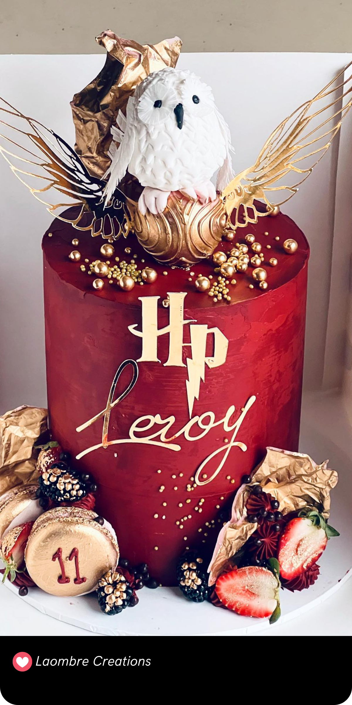 This luxurious Harry Potter cake combines elegance and magic in a stunning design. With a deep crimson base, the cake is adorned with golden accents, shimmering edible pearls, and a beautifully crafted Hedwig sitting atop the golden snitch. The personalized name and age add a special touch, while the gold-wrapped macarons and fresh berries make this cake a feast for both the eyes and the taste buds!