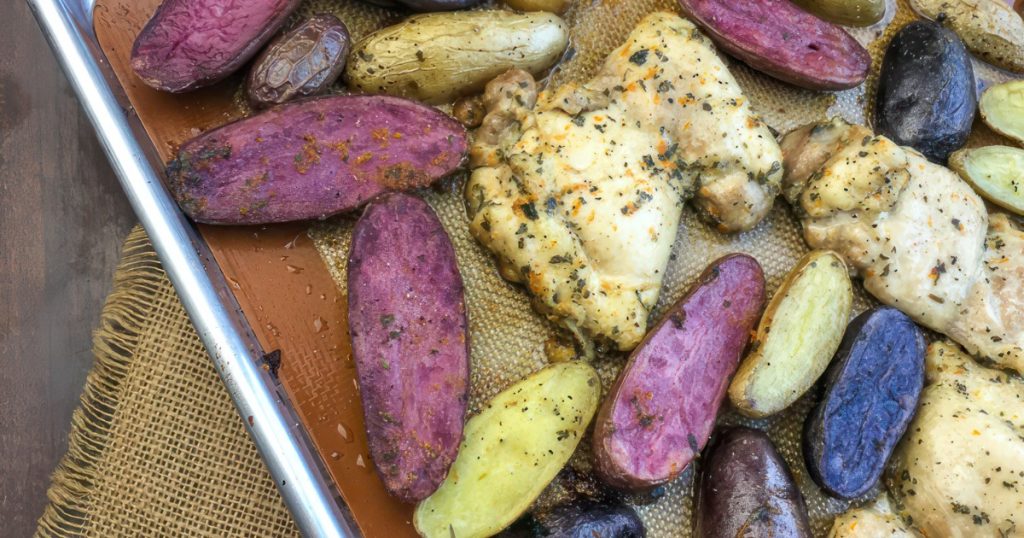 ?? Ready for a delicious and easy midweek dinner? Try our Gluten-Free Herb-Marinated Chicken Thighs with Roasted Fingerling Potatoes! ?✨ This sheet pan meal is packed with flavor and perfect for busy nights. Marinate the chicken overnight for the best taste, or just 30 minutes if you're in a hurry. So simple, so tasty! ? #WeeknightMeals #SheetPanDinner #GlutenFreeEats