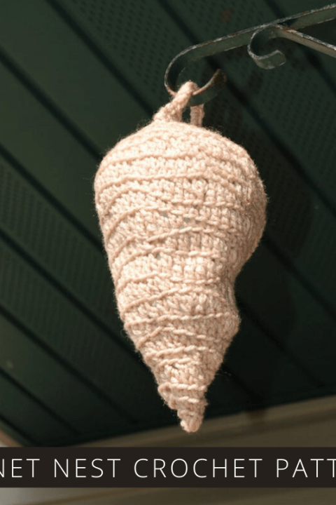 If you have hornets or nests taking over your outdoor patio you should check out this crochet pattern to make a natural deterrent to keep them away.